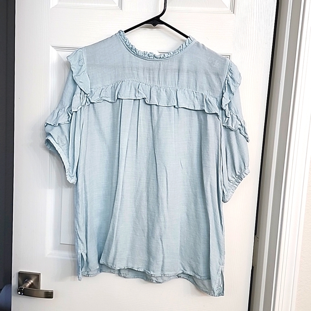 Beach babe! New Aqua flowy LOFT top with ruffles.